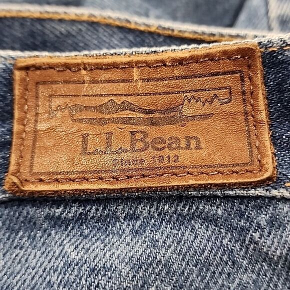 LL Bean Men's Relaxed Fit Jeans - Size 42 x 30 - Picture 4 of 4